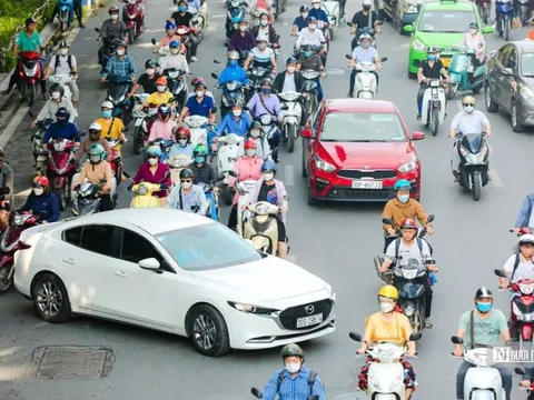 Nhiều phương tiện vẫn "lạc lối" sau 3 ngày phân làn đường Nguyễn Trãi