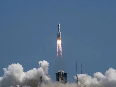 Lõi tên lửa Trung Quốc lại chuẩn bị rơi tự do xuống Trái Đất, dự kiến trong 7 ngày tới