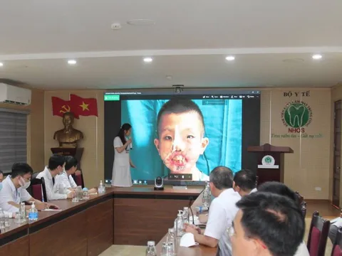 Tai nạn khiến bé trai biến dạng toàn khuôn mặt