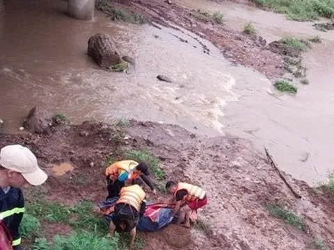 Đi qua cầu tre, bà cụ 71 tuổi trượt chân xuống suối thiệt mạng