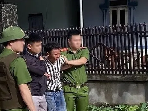 Nghệ An: Bắt kẻ giết người rồi trốn vào rừng keo