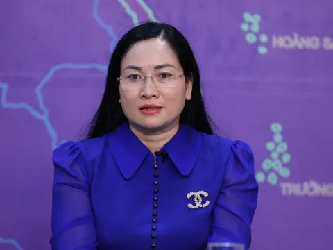 Đang trình phương án điều chỉnh thuế xăng dầu; quản lý chặt giá sách giáo khoa