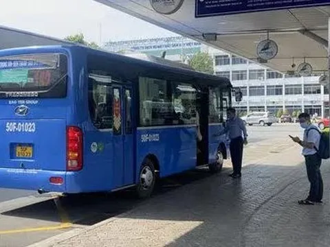 Bát nháo ở Tân Sơn Nhất: "Gỡ" từ xe buýt