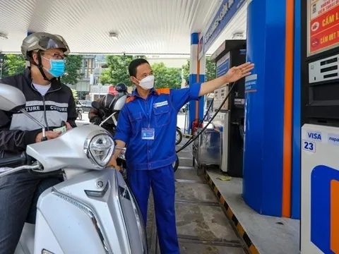 Giá xăng dầu giảm mạnh lần thứ 5 liên tiếp