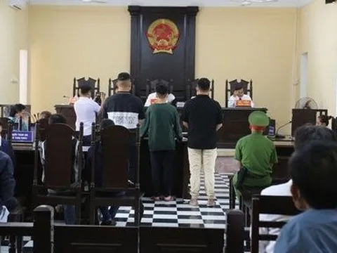 Nam sinh đâm thầy hiệu trưởng tử vong để cướp tài sản lĩnh án