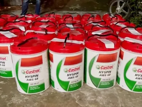 An Giang: Khởi tố, tạm giam đối tượng buôn bán hàng giả là dầu nhớt