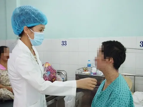 Uống 7 loại thực phẩm chức năng 'thải độc', cô gái trẻ bị nhiễm độc nặng