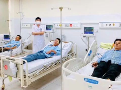 Rủ nhau bắt cóc về ăn, 3 người đàn ông bị ngộ độc