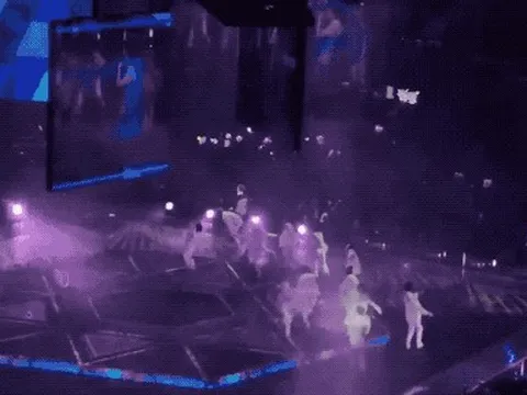 Vũ công bị màn LED 600 kg rơi trúng người giờ ra sao?