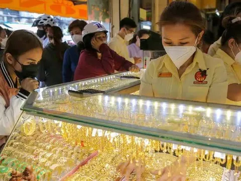 Giá vàng hôm nay 15-8: Vàng SJC, vàng nhẫn, trang sức đồng loạt giảm