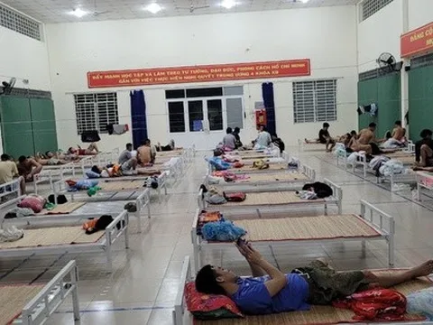 NÓNG: Hàng chục người cùng bơi sông trốn khỏi casino ở Campuchia