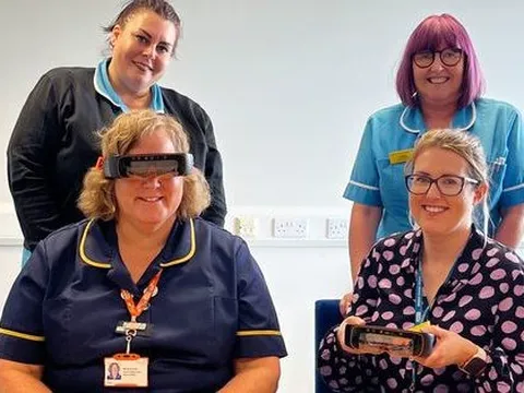 Kính thông minh giúp nhân viên y tế giảm tải