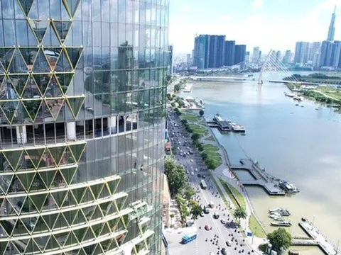 Tòa nhà chọc trời ‘làm xấu bộ mặt' TP.HCM hơn 10 năm có chủ mới, đổi tên thành IFC One Saigon