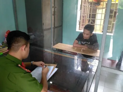 Khởi tố nam thanh niên dùng "ảnh nóng" của người yêu để tống tiền