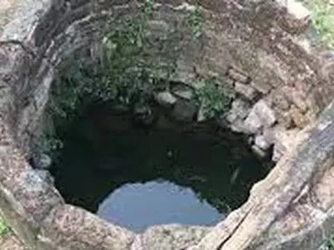 Bàng hoàng phát hiện thi thể cha và con trai 2 tuổi dưới giếng nước