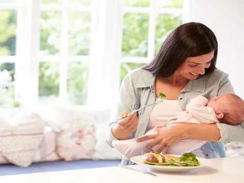 Phụ nữ sau sinh phải tránh xa 10 thực phẩm sau nếu không muốn hại sức khỏe