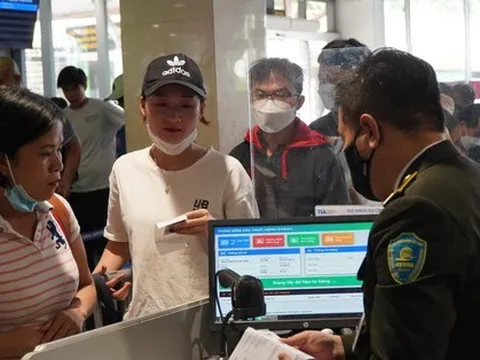 Đi lại dịp Quốc khánh: Dễ chịu với giá vé máy bay, tàu hỏa