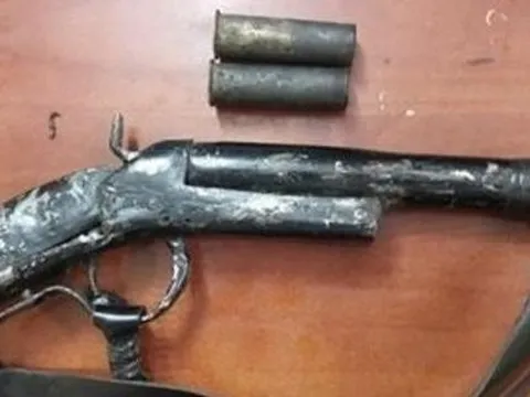 Nghệ An: Điều tra vụ chồng dùng súng tự chế bắn vợ tử vong trong đêm