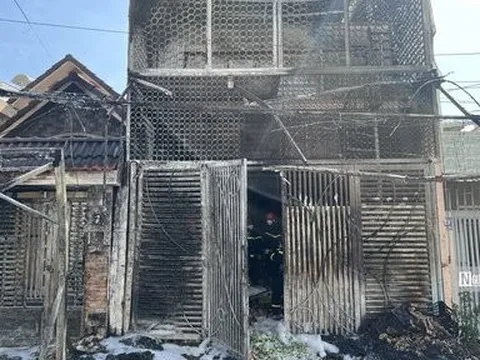 Bình Thuận: Cháy nhà chứa hộp xốp, người dân tháo chạy