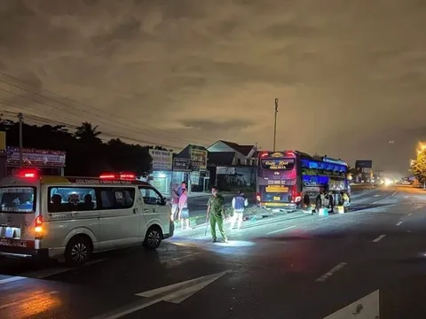 Bình Thuận: Xe khách tông xe máy, một người tử vong thương tâm