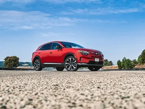 Loạt ô tô đang được giảm giá cực mạnh, có mẫu "bay" hàng trăm triệu đồng
