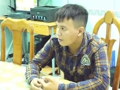 Công an Tp.Cà Mau làm việc với thanh niên chạy xe mô tô một bánh