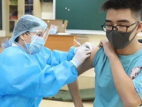 Trẻ đã 2 lần mắc Covid-19 có phải tiêm vắc-xin?