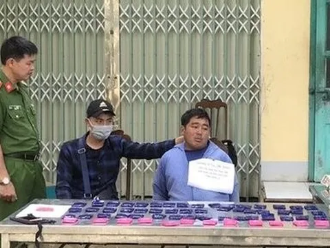 Khống chế người đàn ông "cõng" 12.000 viên ma túy tổng hợp