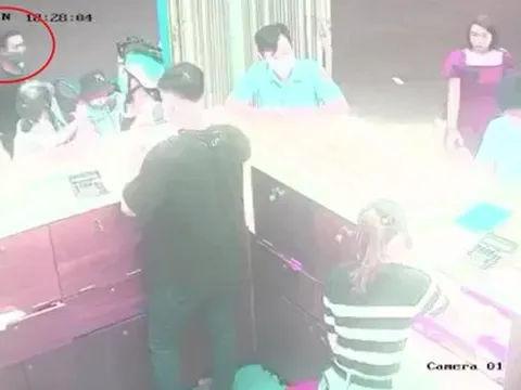 Khiếp vía với kẻ ngáo đá dùng búa đập tiệm vàng ở Tam Kỳ