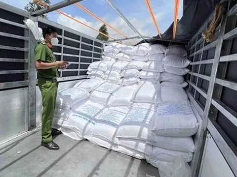 Long An: Bắt giữ 4 đối tượng buôn lậu gần 200 tấn đường cát