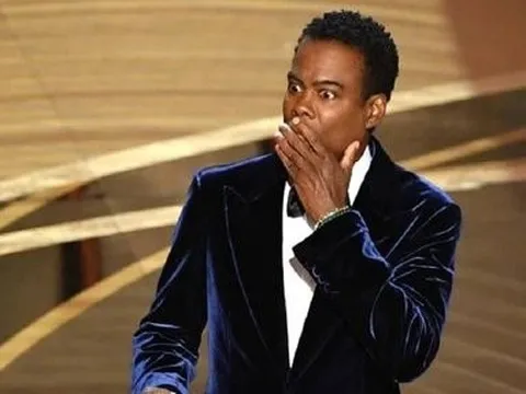 MC Chris Rock từ chối dẫn Oscar 2023 sau cú tát của tài tử Will Smith