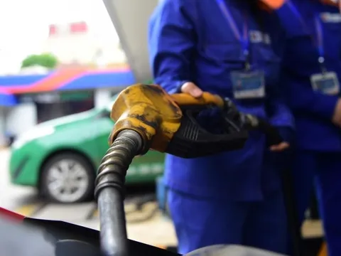 Nhiều cây xăng găm hàng tránh lỗ: Bộ Công Thương chỉ đạo "nóng"