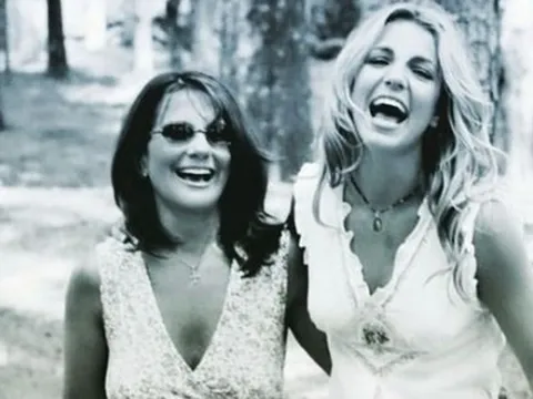 Mẹ Britney Spears khẳng định chưa từng và không bao giờ quay lưng với con gái