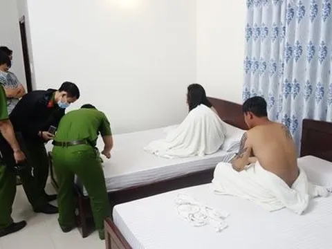 An Giang: Tạm giữ hình sự 5 "tú ông"