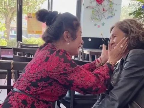 Thúy Nga "vui run người" khi vô tình gặp lại ca sĩ Kim Ngân