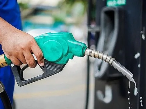 Giá xăng có thể giữ nguyên, giá dầu dự báo tăng đến 2.000 đồng/lít