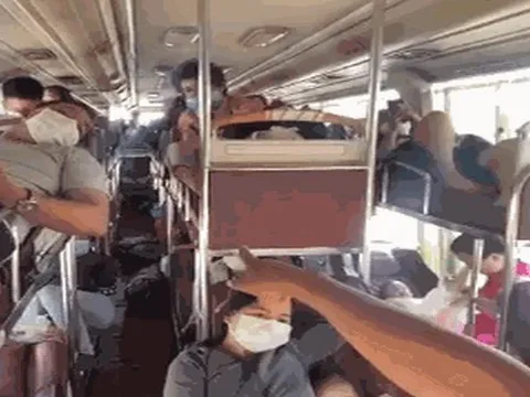 Cảnh hãi hùng trong xe khách 46 chỗ nhồi nhét 71 hành khách
