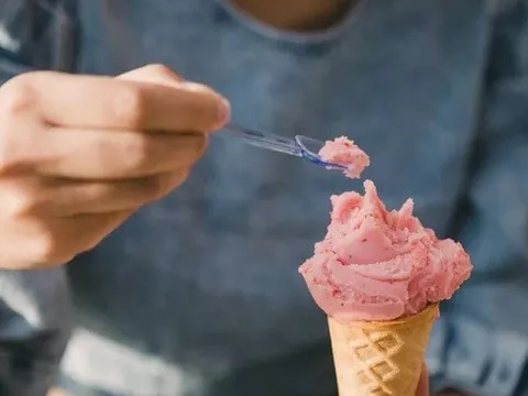 Tại sao chúng ta thường cảm thấy buồn ngủ ngay sau khi ăn?