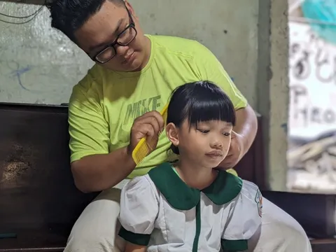 Người cậu 22 tuổi bị xơ phổi nuôi cháu gái mồ côi vì Covid-19