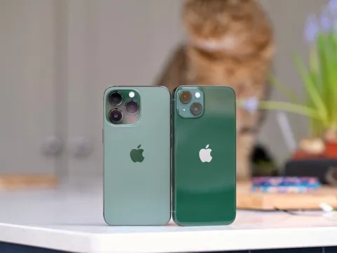 Giá iPhone 13 chạm mốc 17 triệu đồng