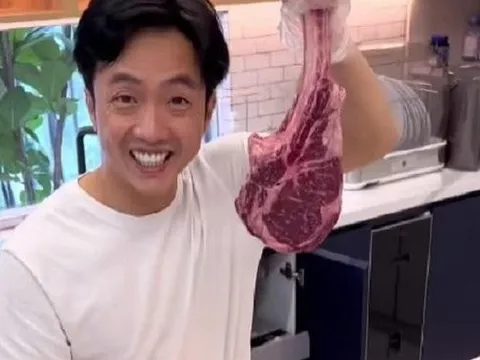 Cường Đô La vào bếp nấu tiệc chiêu đãi bà xã, Trương Ngọc Ánh gặp gỡ vợ chồng Bình Minh