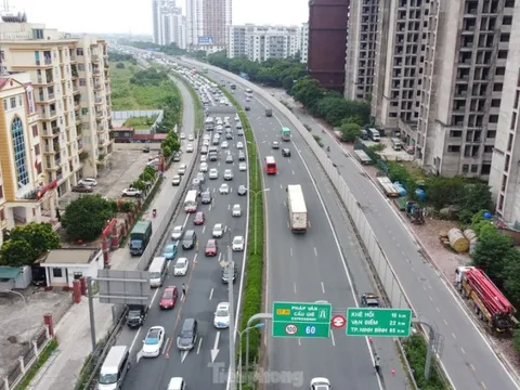 Người dân trở lại Hà Nội sau nghỉ lễ 2/9, cao tốc ùn dài hàng cây số