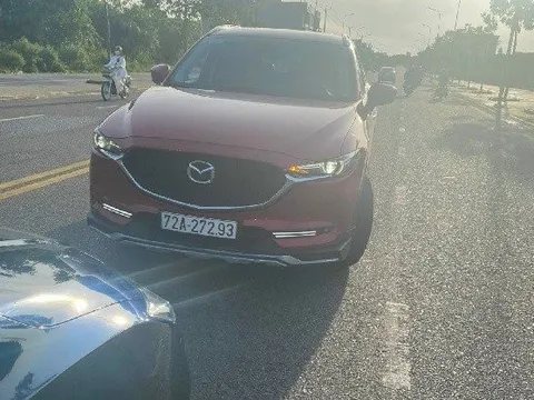 Kết đắng cho tài xế lái Mazda chạy sai làn đường còn “hổ báo”