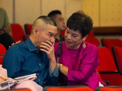 Nghệ sĩ Công Lý bật khóc khi gặp lại đồng nghiệp