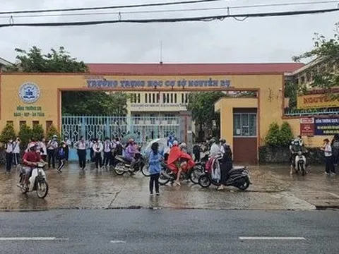 Điều tra vụ thầy giáo bị đồng nghiệp đâm tử vong tại trường