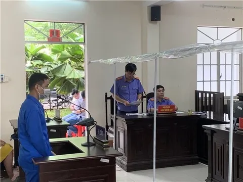 13 năm tù cho kẻ chém vợ cũ thương tích rồi tự sát bất thành