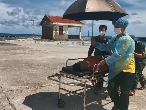 Bệnh xá đảo Song Tử Tây cấp cứu kịp thời ngư dân bị giảm áp do lặn sâu