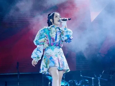 Ca sĩ Mỹ Linh nói về màn trình diễn gây tranh cãi của con gái