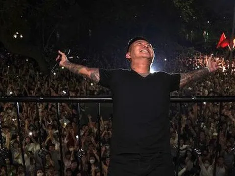 Cục Nghệ thuật biểu diễn nói gì việc Tuấn Hưng biểu diễn ở ban công không xin phép?