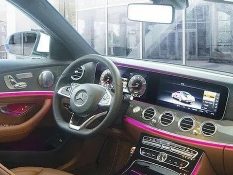 Nữ luật sư giao 1 triệu USD tiền 'chạy án' trên xe Mercedes